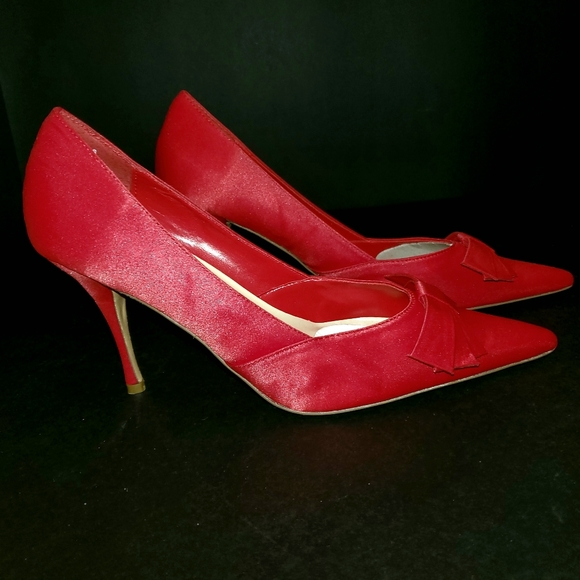 ❤Elegant Red Satin Pumps by Colin Stuart❤ - Picture 13 of 16